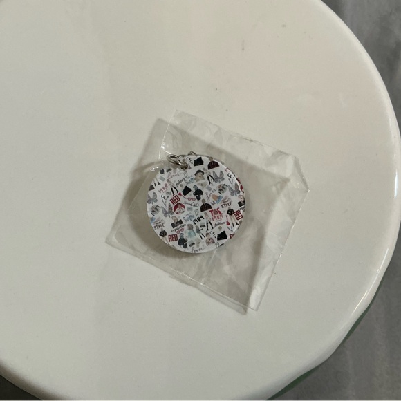 Taylor Swift Lanyard and Keychain Set - Picture 4 of 5